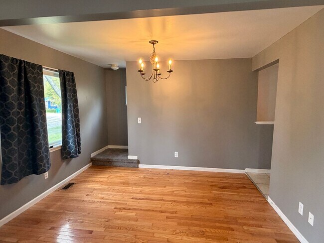 Building Photo - Rehabbed Waterford house available now!
