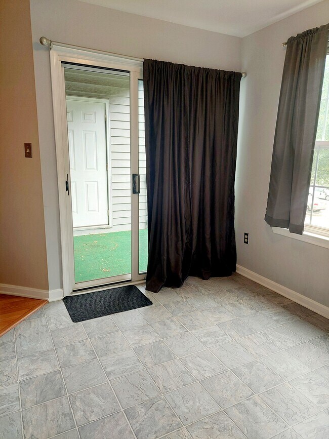 Building Photo - 3800 Sunnyfield Ct