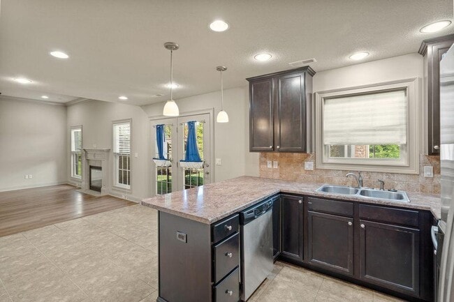 Building Photo - 1811 Trellis Ln