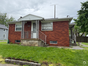 Building Photo - 913 Fox St