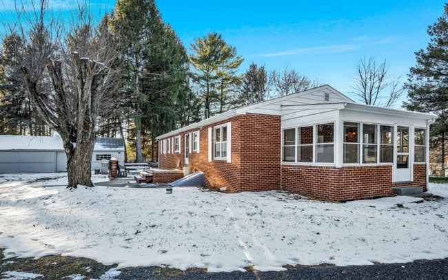 Building Photo - 4 Bedroom homestead on 6.68 acres