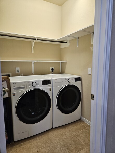Washer/dryer in cluded - 18511 Cypress Steppe Ln