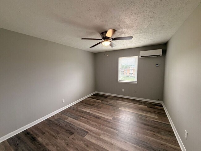 Building Photo - 2082 Fairmont Ct