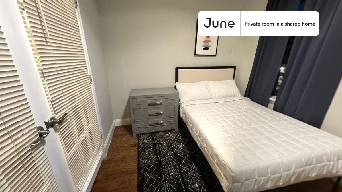 Building Photo - Room in Shared 4 bed/1 bath home