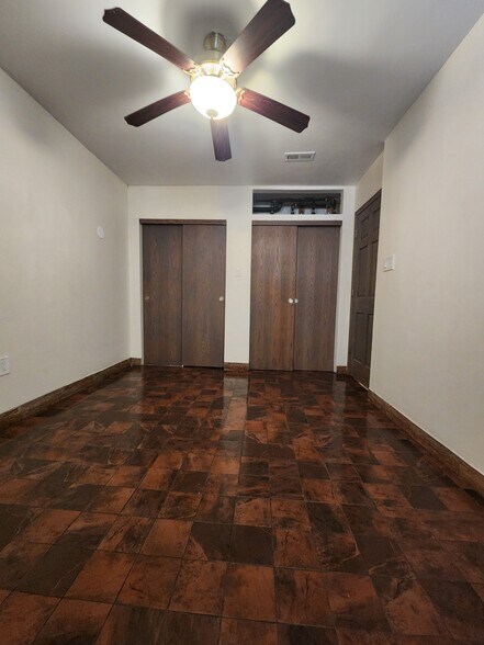 Building Photo - 6110 N Mozart St