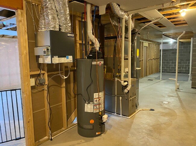 Building Photo - 906 Taft St S