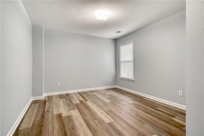 Building Photo - 355 Lamme Chase