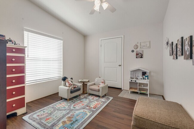 Building Photo - Charming Furnished Home in Age-Restricted ...