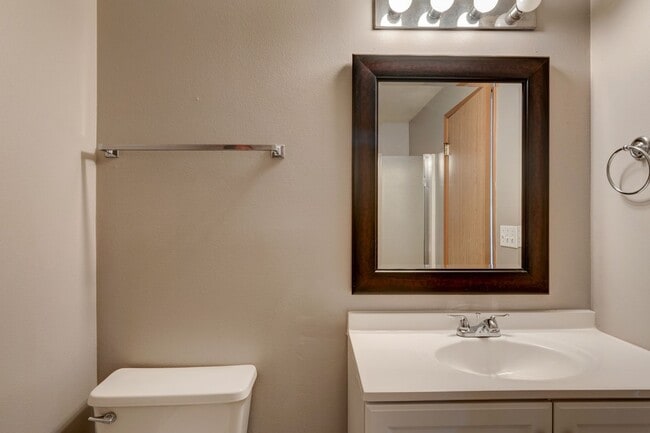Building Photo - Spacious 3-Bed, 2-Bath Home with Private P...