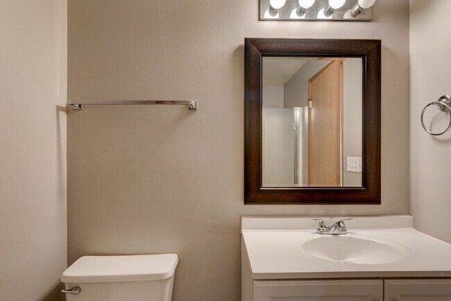 Building Photo - Three bedroom Two bath Condo at Point of V...