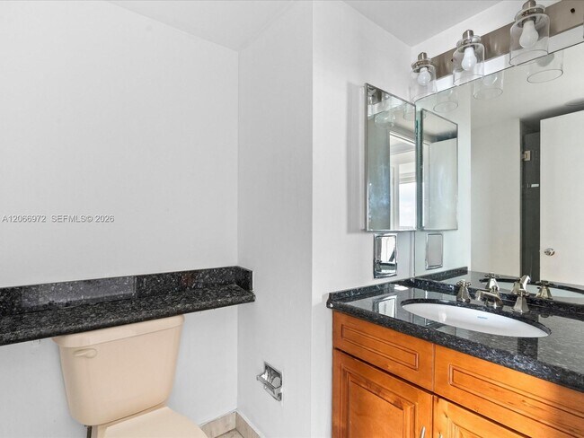 Building Photo - 1541 Brickell Ave