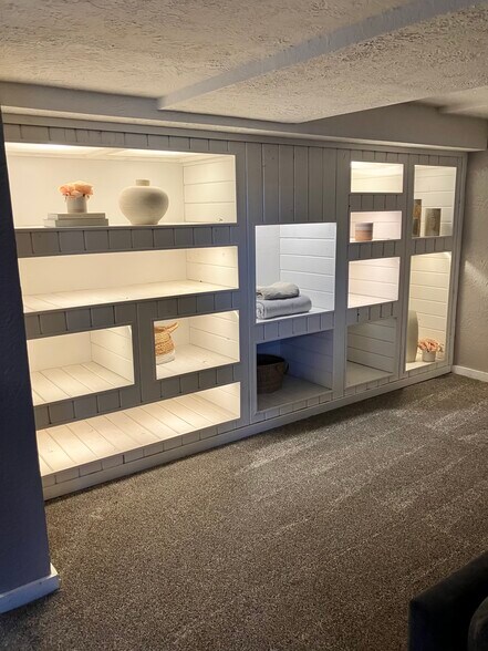 Building Photo - 9100 Grandview Ave