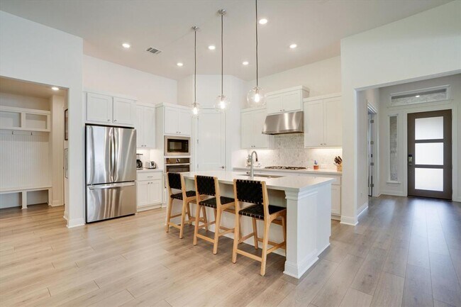 Building Photo - 916 Pear Tree Ln