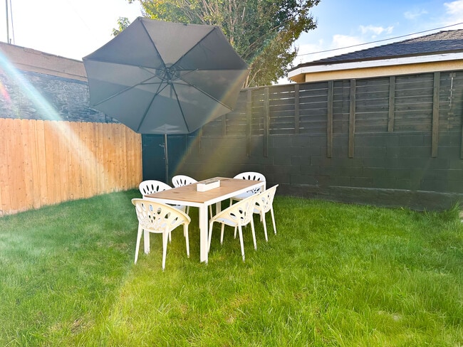 Building Photo - 3028 1st St