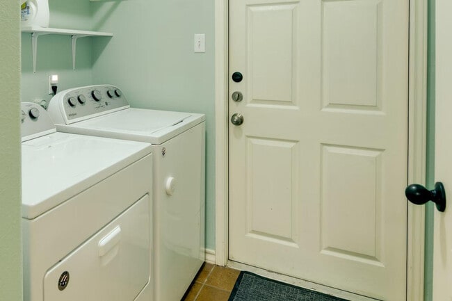 Building Photo - 1509 Oak Harbor Dr