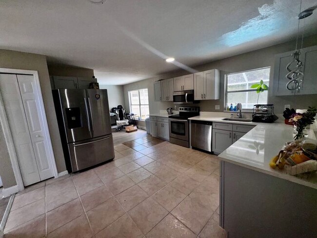 Building Photo - 4 Bedroom 3 Bath Winward Cay Kissimmee Poo...