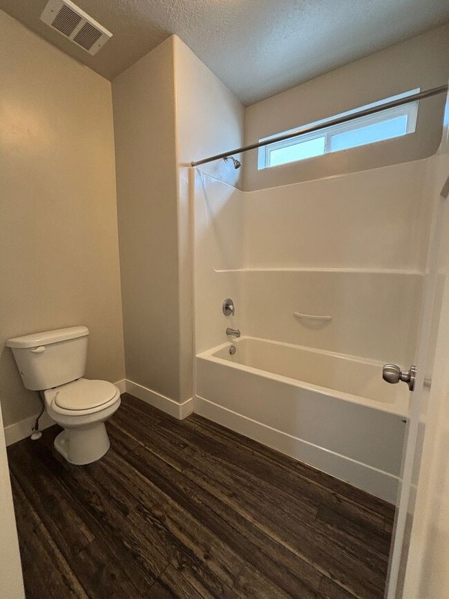 Building Photo - Reduced price