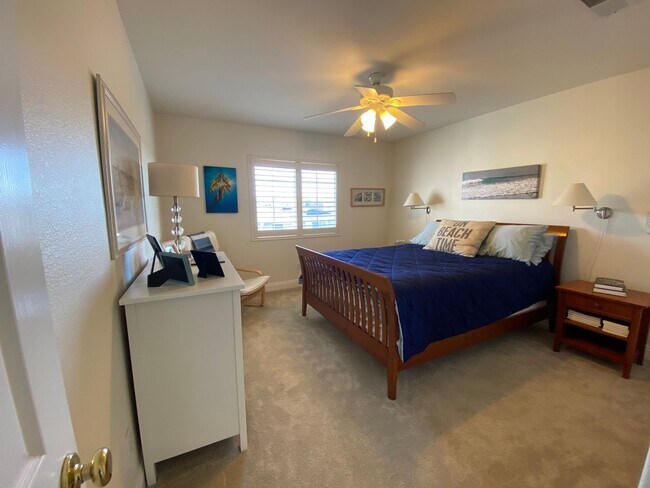 Building Photo - Beautiful 4 Bd/2.5bth within the Poinsettia Cove Community!