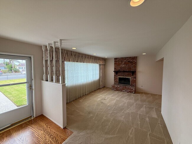 Building Photo - Charming 3-Bed, 2-Bath Home in Quiet Port Hueneme Neighborhood