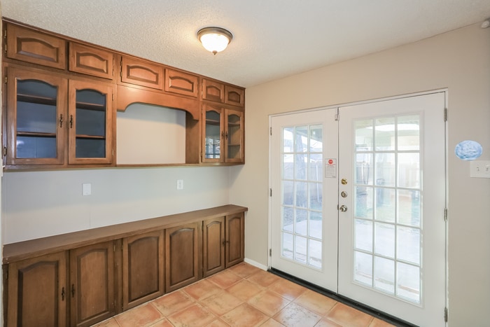 Building Photo - 2614 Chevy Chase Dr