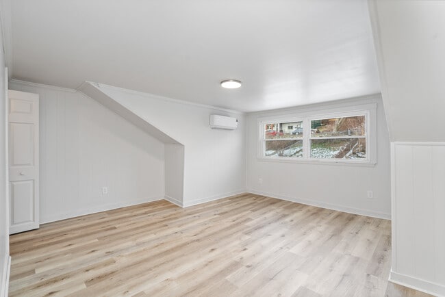 Building Photo - 2321 Spring St