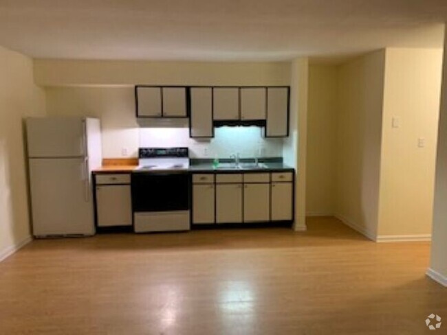 Building Photo - 130 S Estes Dr