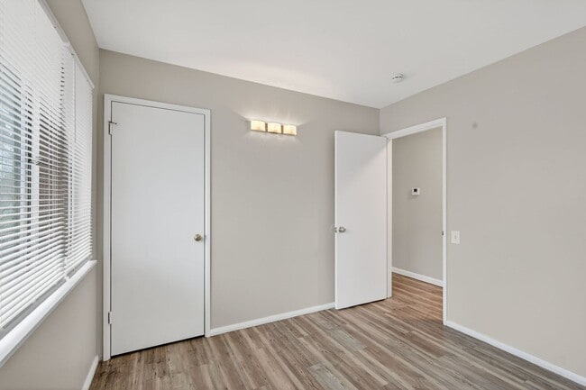 Building Photo - Updated 3-Bedroom Home with Fenced Yard in Florissant