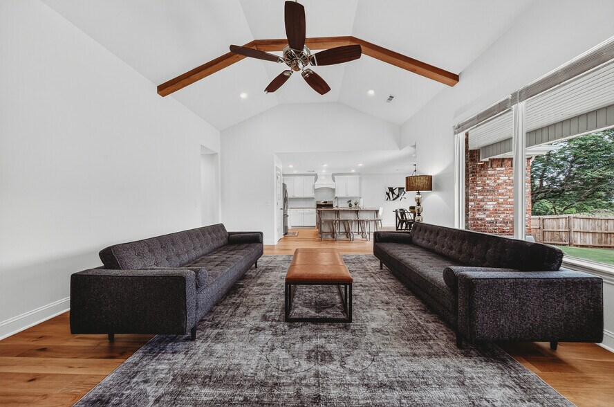 Building Photo - 5803 W Poison Springs Dr