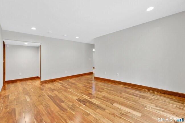 Building Photo - 3 Eton Pl