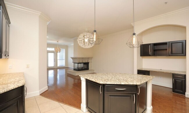 Building Photo - Top-Floor 1-Bedroom Condo in the Heart of Upper Kirby!