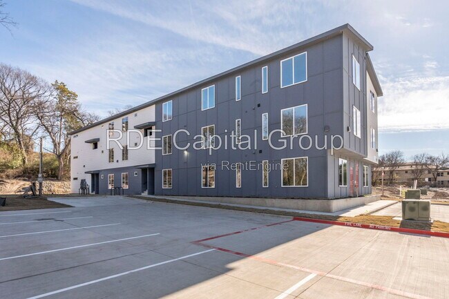 Building Photo - 948 S Corinth St Rd