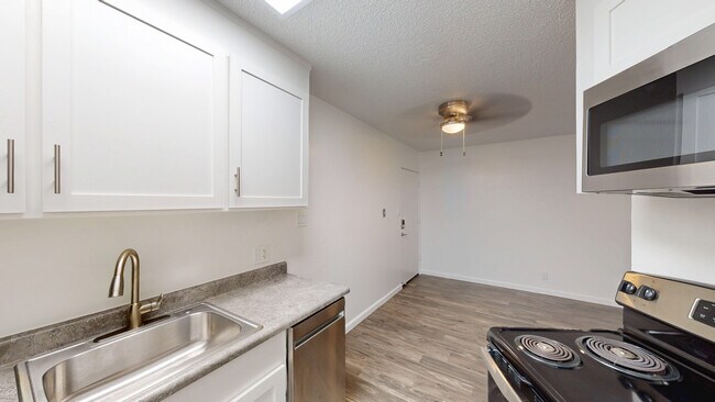 Building Photo - 1827 Lincoln Ave