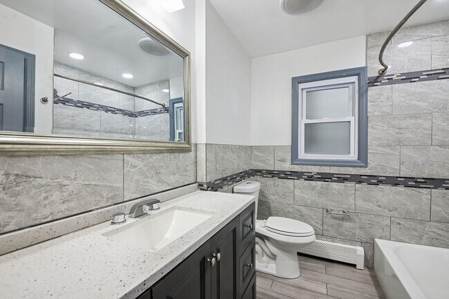 Building Photo - 13 Carlton Ave