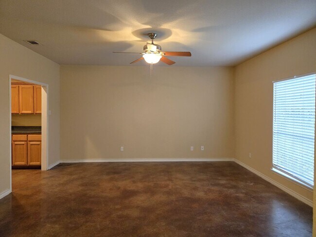 Building Photo - Robinson Townhome