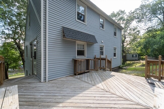 Building Photo - 205 Hardy Pond Rd
