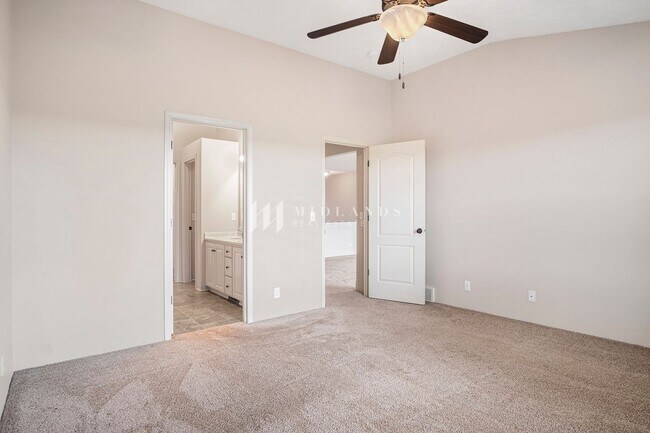 Building Photo - Ranch Townhome in Shadow View
