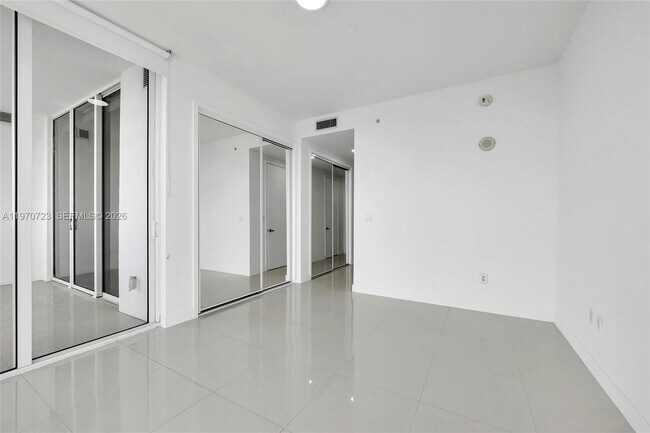 Building Photo - 18201 Collins Ave