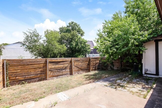 Building Photo - 2717 Parker Ln