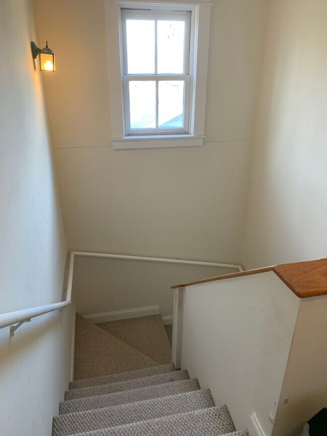 Building Photo - Spacious 2 bed/3 bath Home near Switchyard Park!