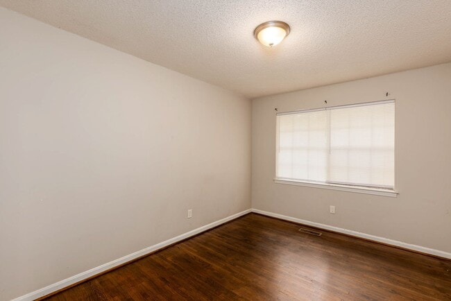 Building Photo - 3 Bedroom/2 Bath in Birmingham