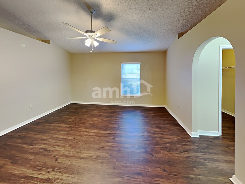 Building Photo - 4045 Half Moon Cir