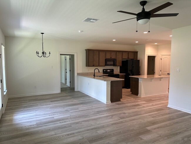 Building Photo - 41366 Rosewood Ln