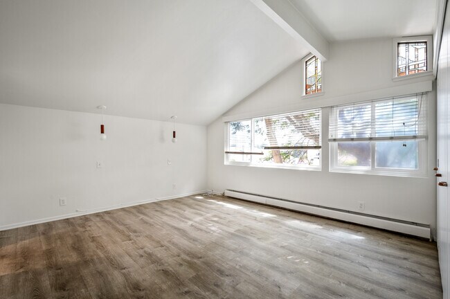 Building Photo - 1320 23rd St