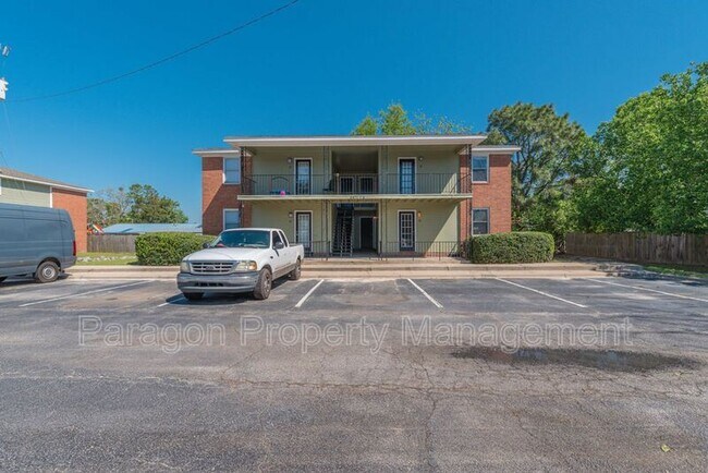 Primary Photo - 2571 1/2 Tobacco Rd