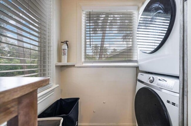 Building Photo - 5301 N Flagler Dr