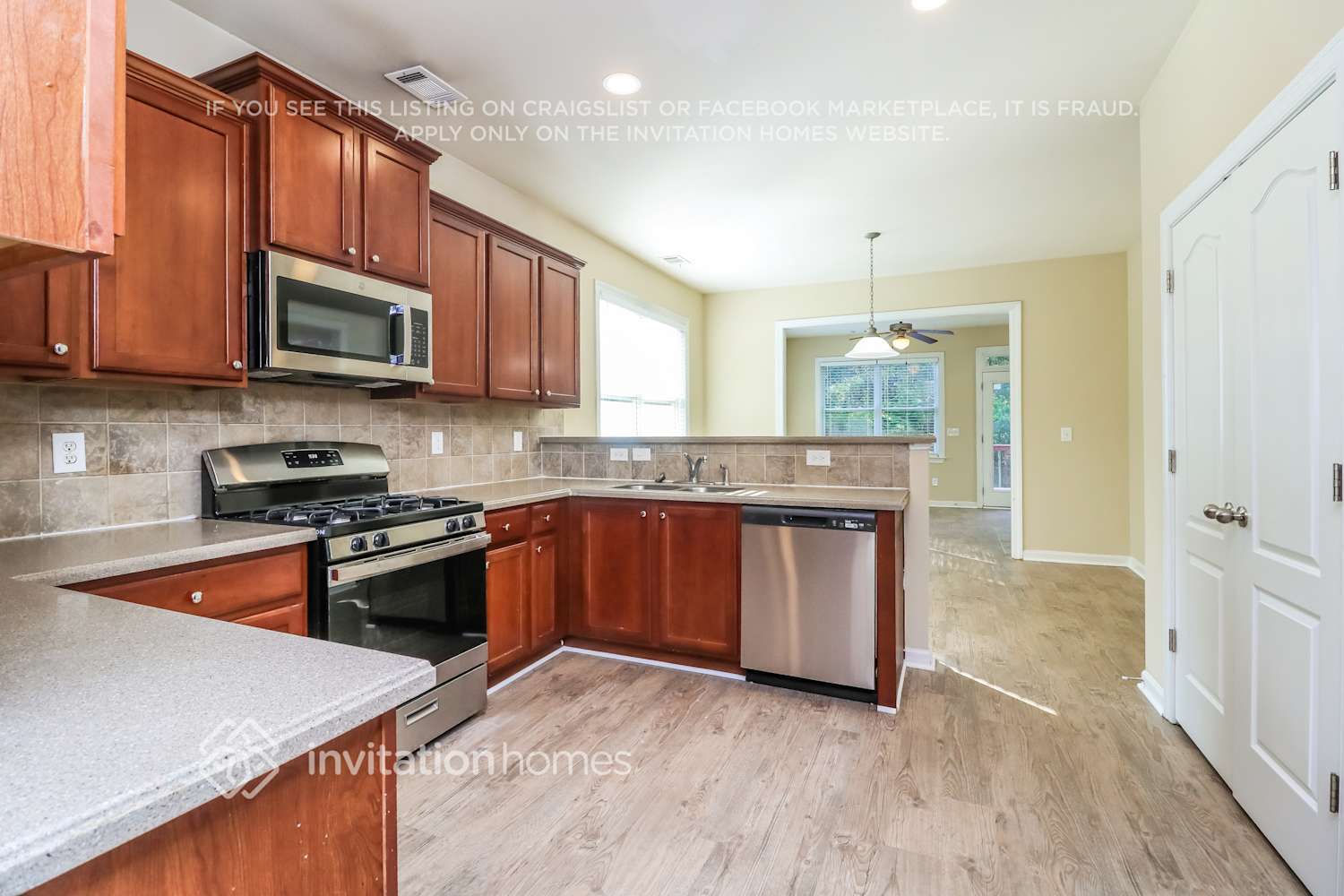 Building Photo - 316 Oakbridge Dr