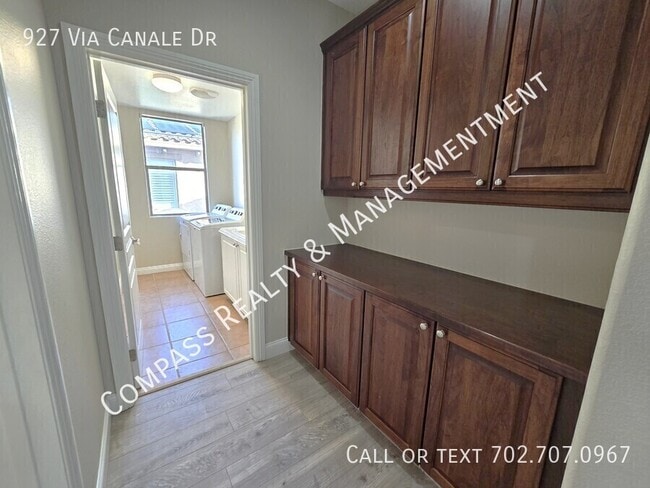 Building Photo - 927 Via Canale Dr