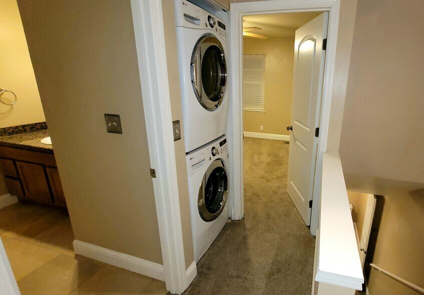 Building Photo - 788 Center Ave