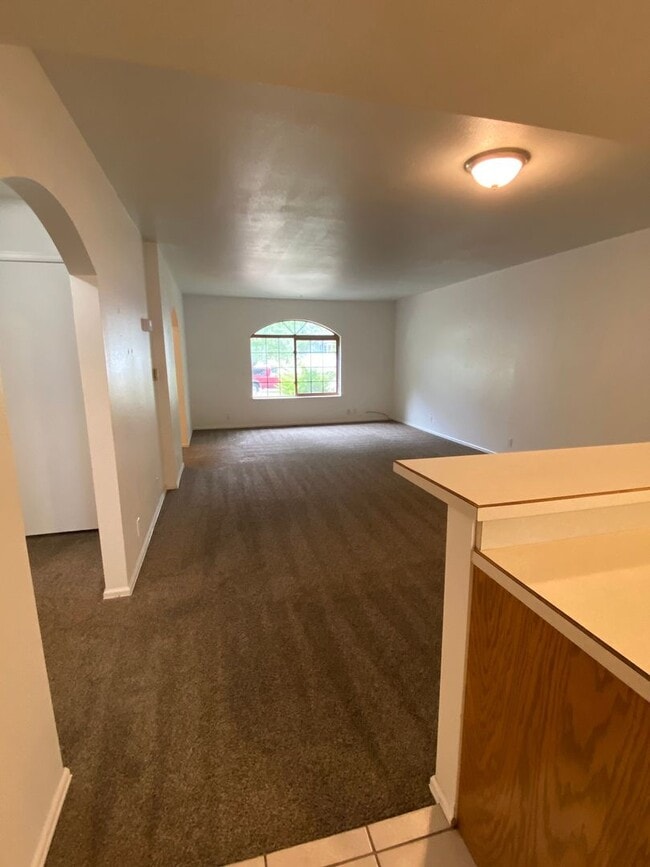 Building Photo - 2 bedroom 2 bath with a 1 car garage