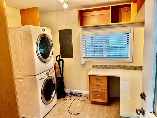 Building Photo - Welcome Home to Comfort and Charm in Blain...